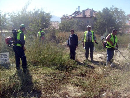 Adsız'da mezarlıklar temizlendi