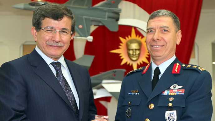 Dışişleri Bakanı Davutoğlu, 3. Ana Jet Üs Komutanlığını Ziyaret Etti