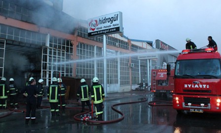 Kadayıf imalathanesi tamamen yandı