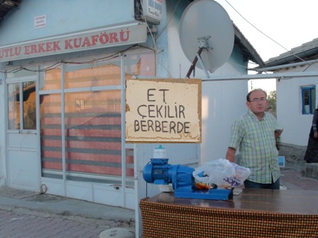 Et çekilir berberde!