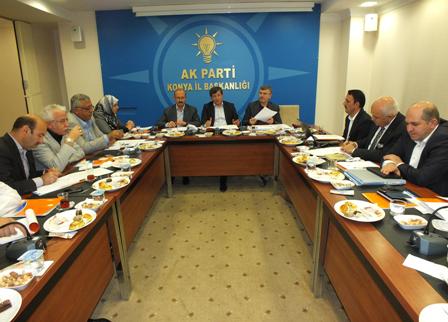 AK Parti seçim toplantısında bir araya geldi