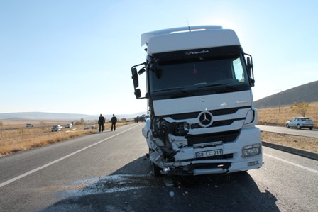 Düğün konvoyunda kaza: 5 ölü, 1 yaralı