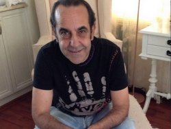 Özkan Uğur sahnelere geri dönüyor