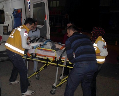 Elektrikler kesilince mermer bloğun üzerine düşüp yaralandı