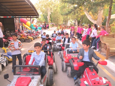 Öğrencilere uygulamalı trafik eğitimi verildi