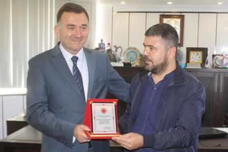 Genç tarihçilerden Başkan Taşcı’ya plaket