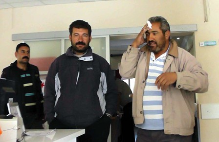 Kaldırımdaki levhaya çarpıp başından yaralandı
