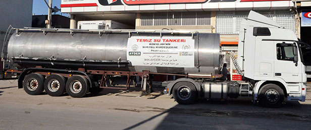 Konya'dan Suriye'ye 25 tonluk su tankeri gönderildi