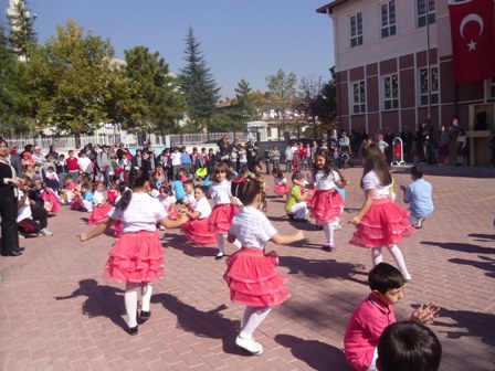 Minik yürekler ayakta alkışlandı