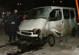 Minibüs ile otomobil çarpıştı: 2 yaralı