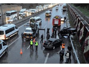 Kamyonet durağa girdi : 1 ölü