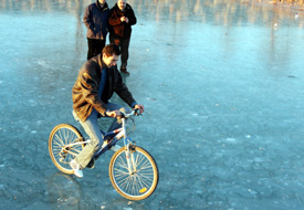 Beyşehir Gölü'nde bisikletle gezinti