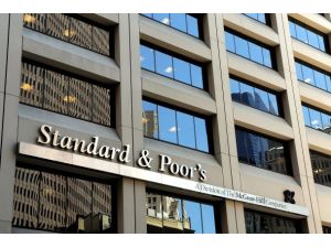 S&P Fransa'nın Kredi Notunu Düşürdü