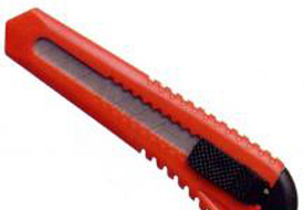 Arkadaşını maket bıçağı ile yaraladı