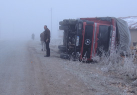 Sis ve buz kazalara neden oldu
