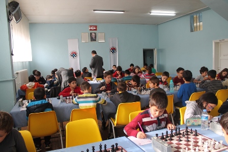 Konya'da "Yaş Grupları İl Seçmeleri Satranç Turnuvası" müsabakaları