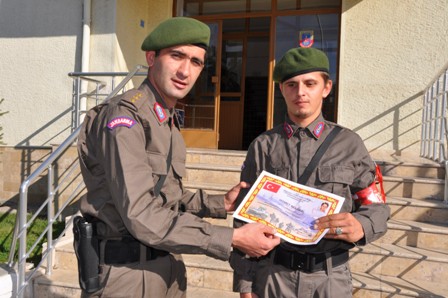 Zihinsel engelli gence jandarmadan jest