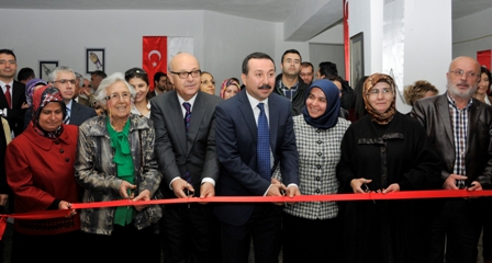 Üniversitede Öğrenci Giysi Bankası açıldı