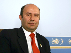 Atayün çetelere göz açtırmıyor