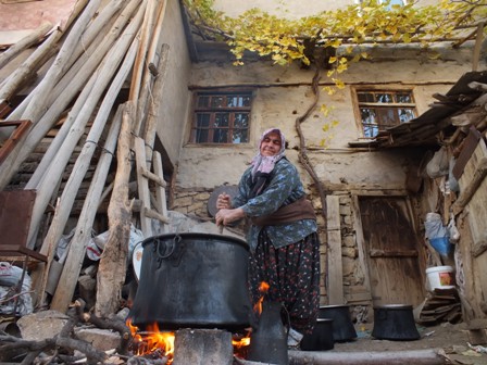 Aşure kazanları kaynıyor