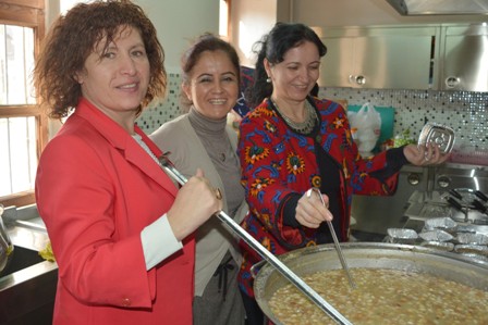 Olgunlaşma Enstitüsü Aşure Dağıttı