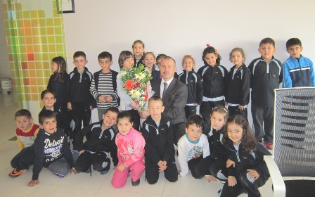 M. Özdemirli minik öğrencilerden, Anaokulu öğretmenlerine vefa ziyareti