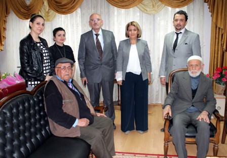Medicana’dan Huzurevi’nde kalan öğretmenlere ziyaret