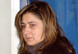 Kocasını sırtından bıçakla yaraladı