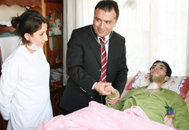 Yatağa bağımlı hastaya evde hizmet