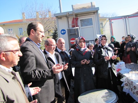 AK Parti Meram aşure dağıttı