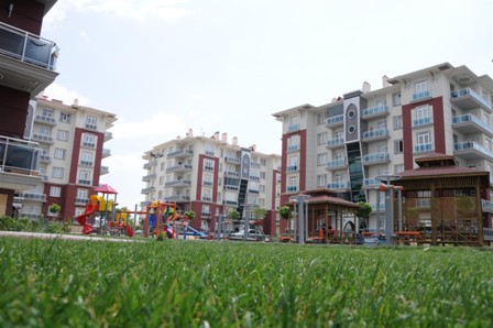 Karatay’da toplu konutlar hızla yükseliyor