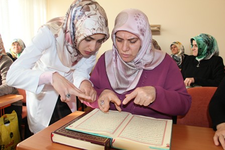 Önce işaret dilini ardından Kur’an’ı öğrendiler