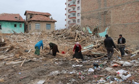 300 polis, 150 belediye görevlisi ile yıkım