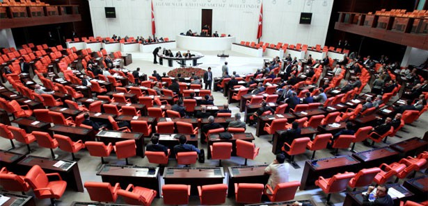 Yeni pakette ibadeti engelleyene hapis cezası