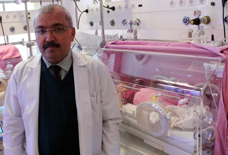 715 gram doğan Hülya bebek, göz, kalp ve akciğer tedavisiyle yaşama tutundu