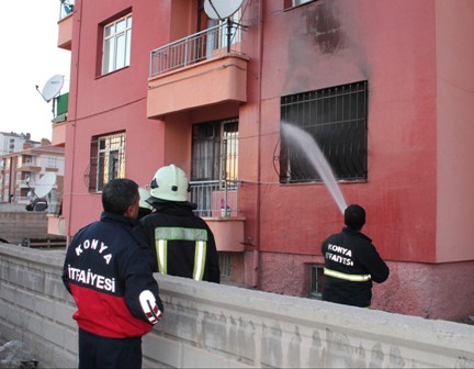 Evde çıkan yangında 6 kişi zehirlendi