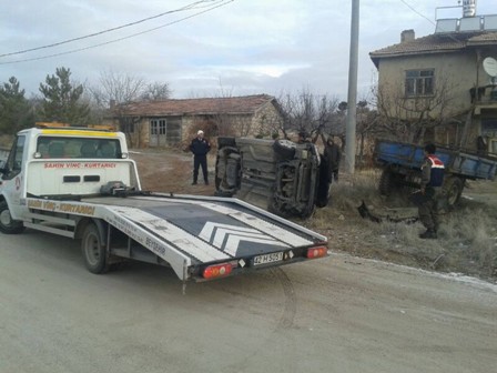 Konya’da otomobil devrildi