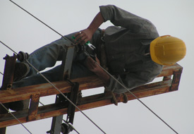 Elektrik hatları yer altına alınıyor