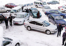 Galerici protestosuna polis gözaltısı