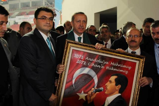 Gençlerden Başbakan'a anlamlı tablo