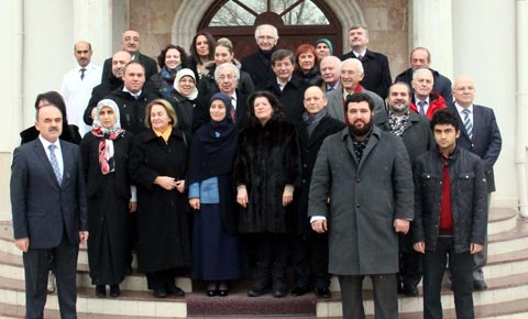 Dışişleri Bakanı Davutoğlu, Osmanoğlu Ailesiyle Buluştu
