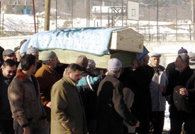 Oğlunun öldürdüğü baba toprağa verildi