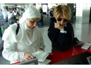 Sanatçılar Umreye Gitti