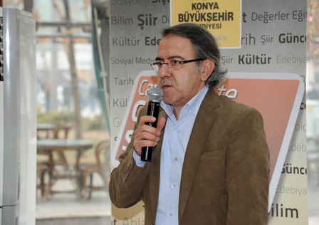 Yazar Mustafa Armağan gençlerle buluştu