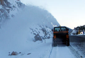 Antalya yolunda kar temizleniyor