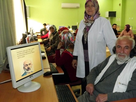 76 yaşında bilgisayar kullanmayı öğrendi