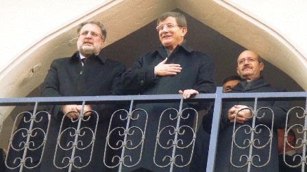 Davutoğlu Van'da esnafı ziyaret etti