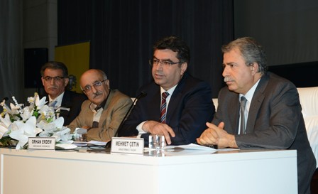 Mehmet Akif  evrensel bir şairdir