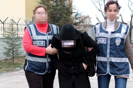 Yaşlıları yardım bahanesiyle dolandırdı