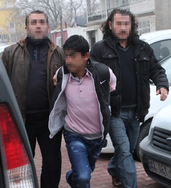 Konya'daki araçtan altın ve para hırsızlığı